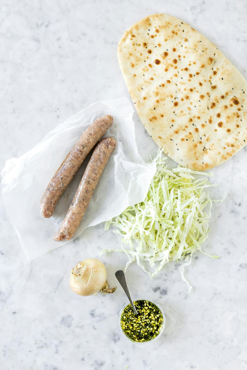 Åben hotdogs med spidskål