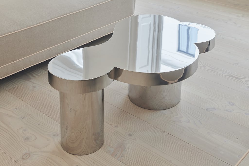 Cloud Table i bølgede former. Cloud Table i bølgede former.