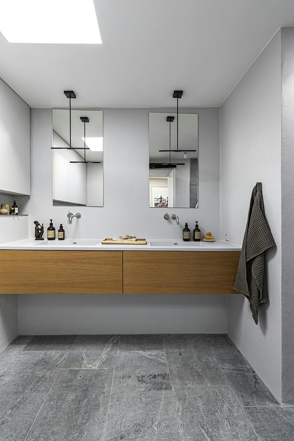 Badeværelse i naturlige lavasten