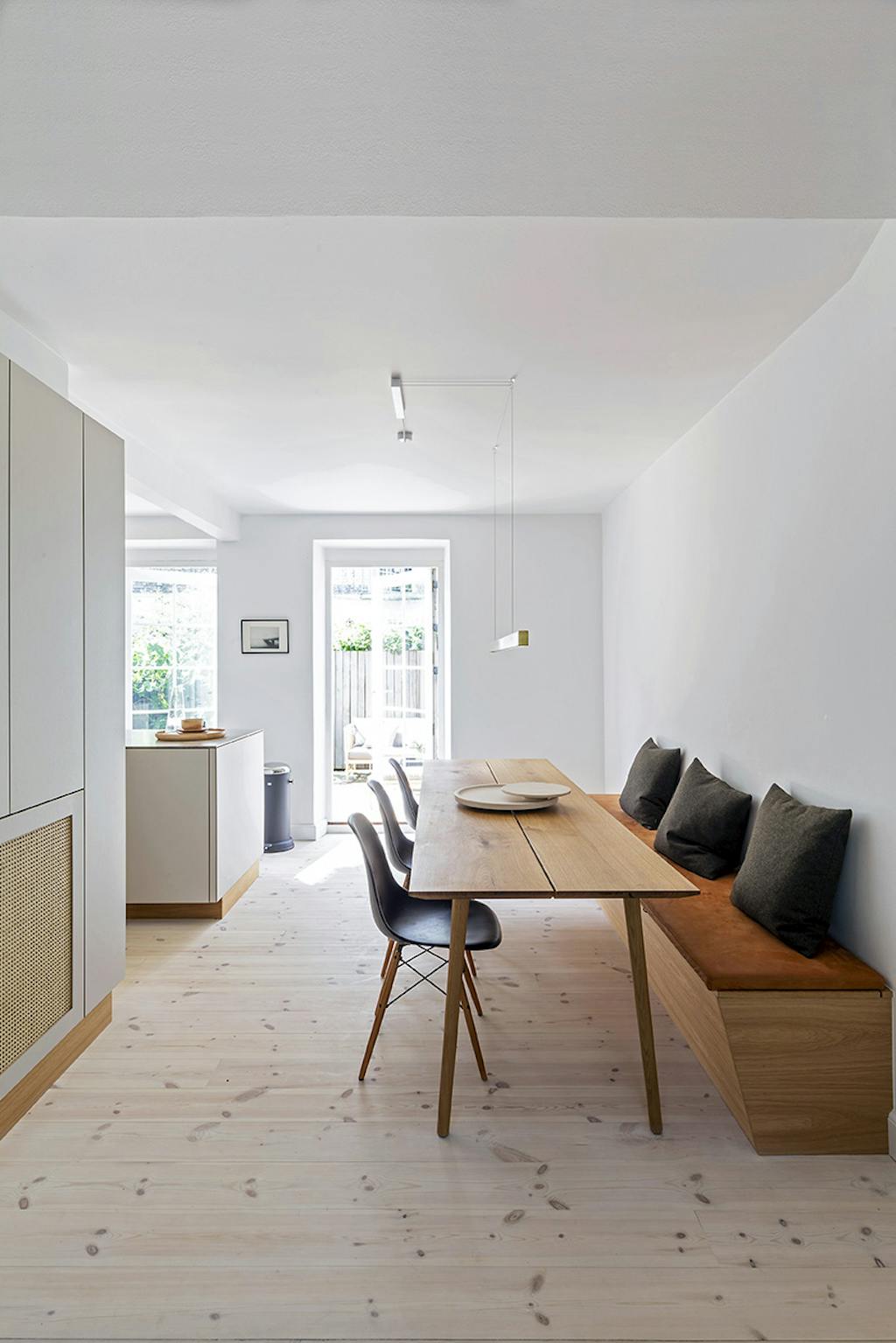 Hyggelig spiseplads med adgang til gårdhave