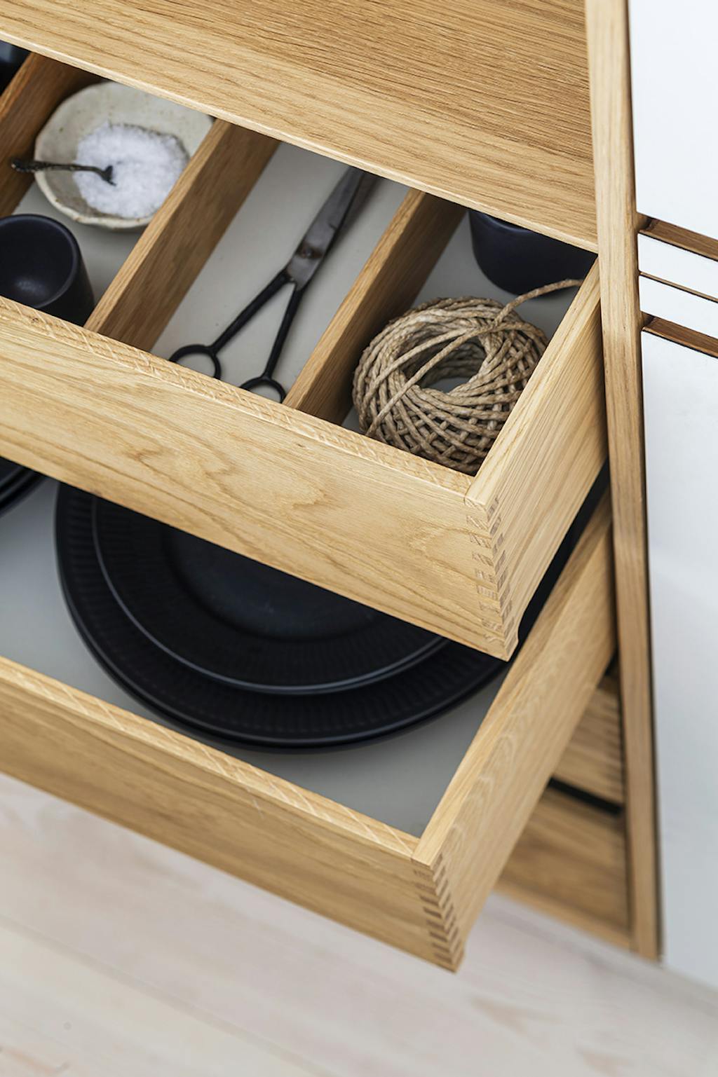 Køkkenskuffer beklædt med linoleum