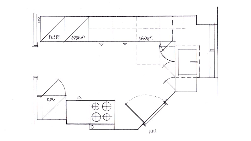 Spiseplads i køkkenet, før indretningsekspertens forslag