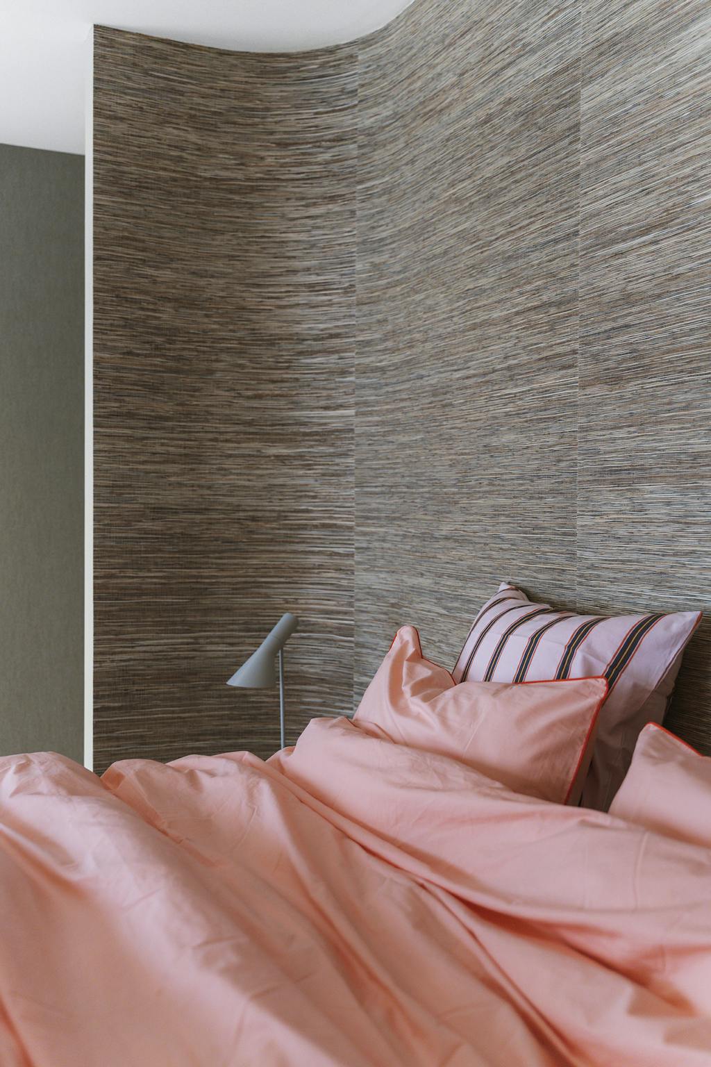 Laksefarvet ultrablødt sengelinned i økologisk bomuld fra Homehagen.