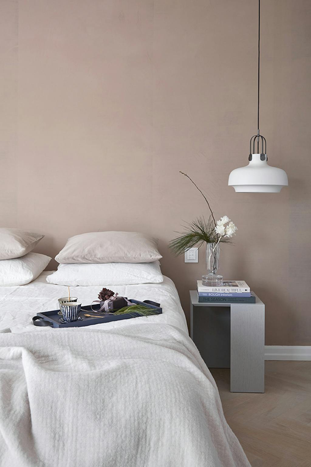 Soveværelset der er holdt i sarte tone Soveværelset der er holdt i sarte tone