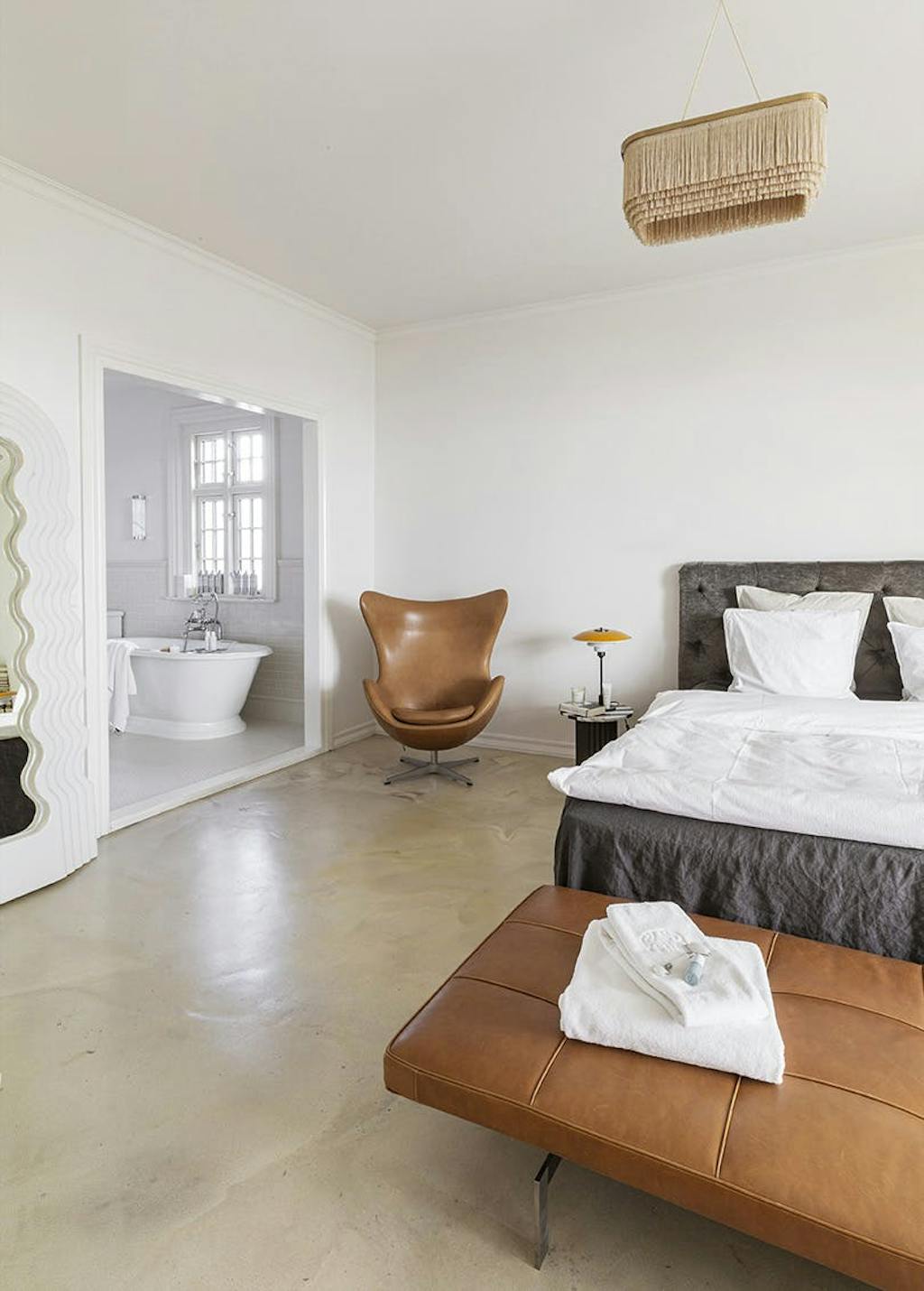 Poul Kjærholm daybed Egg Chair van Arne Jacobsen Hästens bed