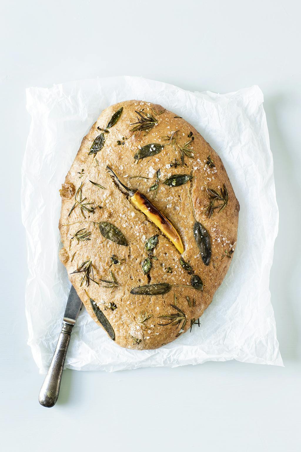 gebaken Ölandsbrood met kruiden