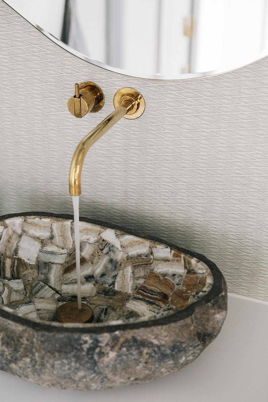 Inspiration: rå håndvask med messing armatur