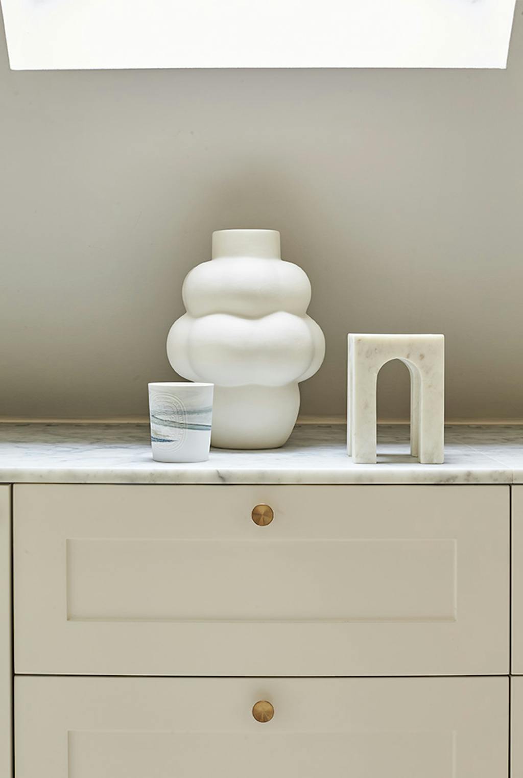 Nipsting til soveværelse: vase, duftlys, skulptur