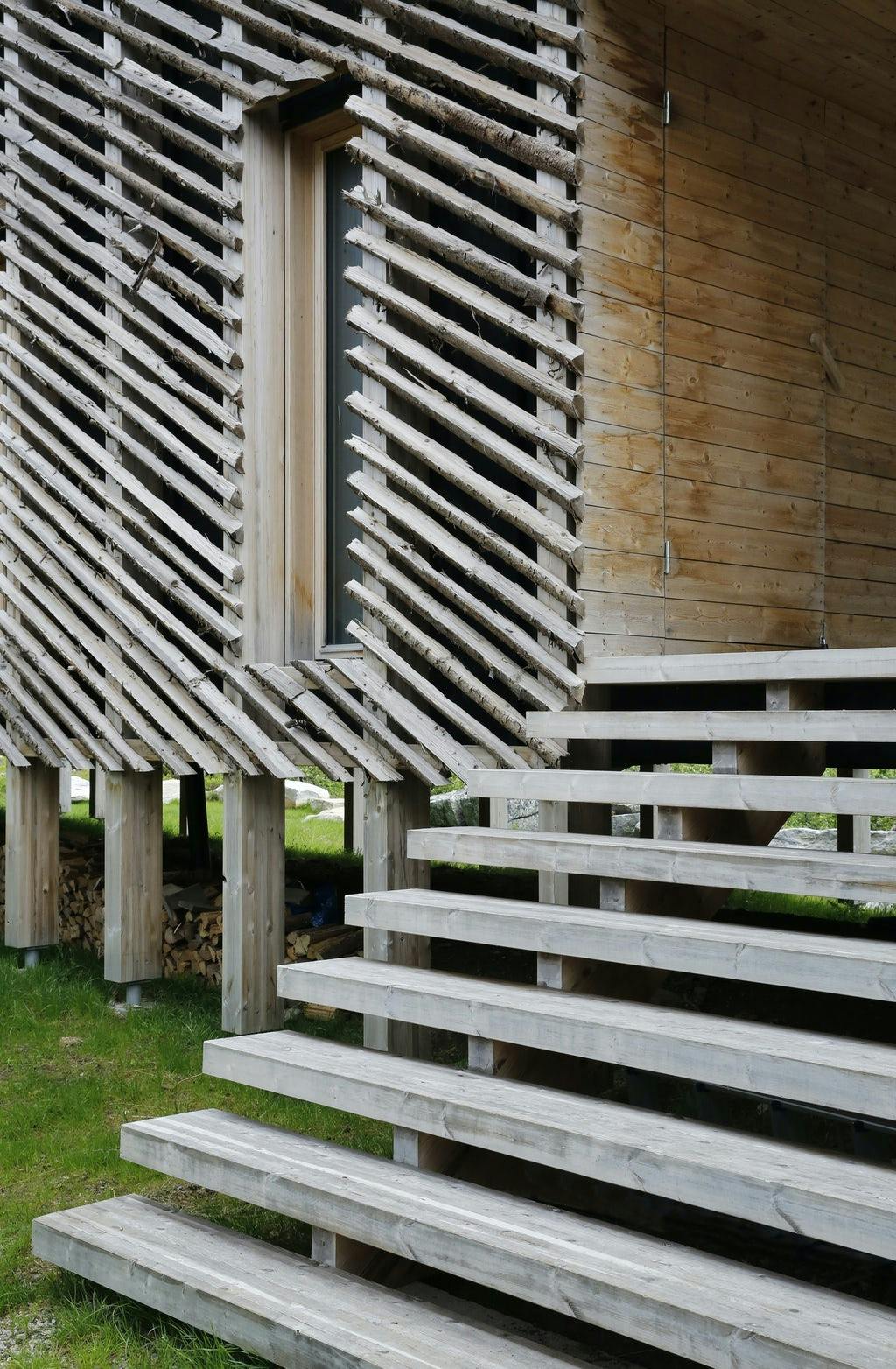 houten huisje in het bos