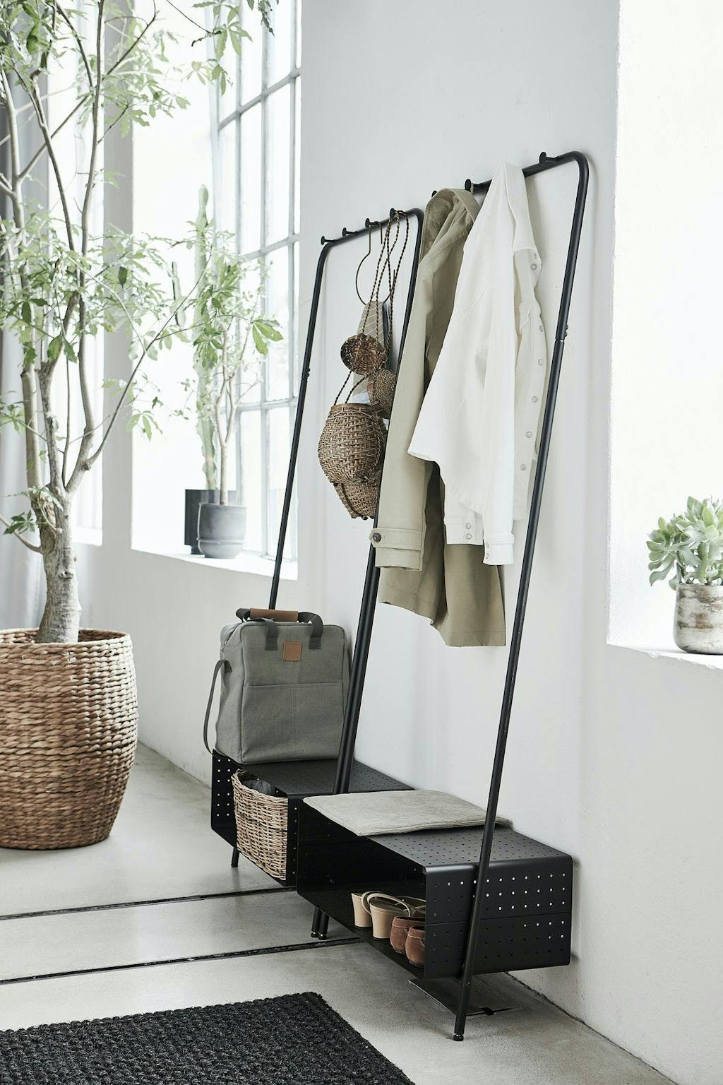 zwart industrieel garderoberek