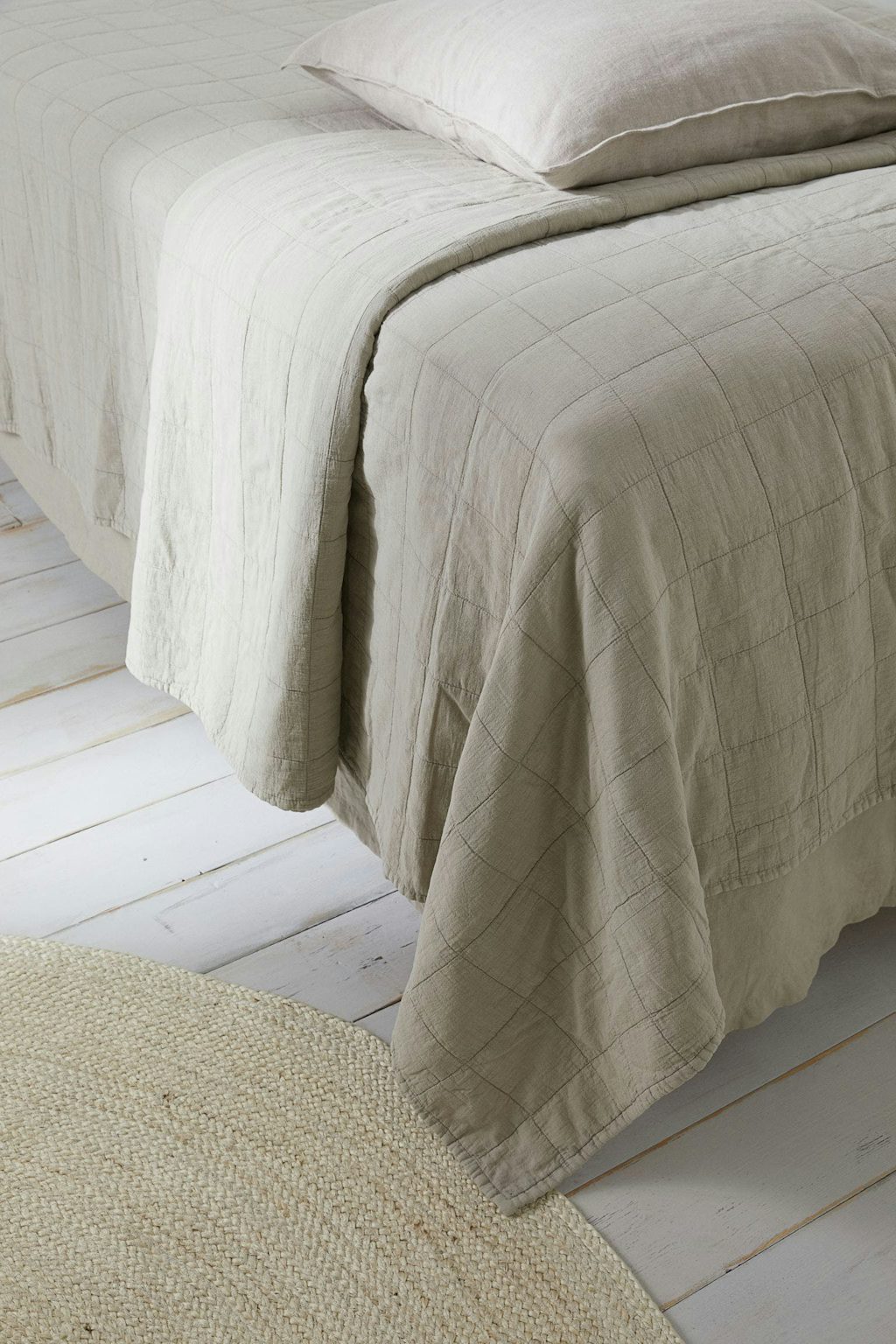 Fluffy-sprei-met-subtiel-ruitpatroon-van-HM-Home Fluffy sprei met subtiel ruitpatroon van H&M Home