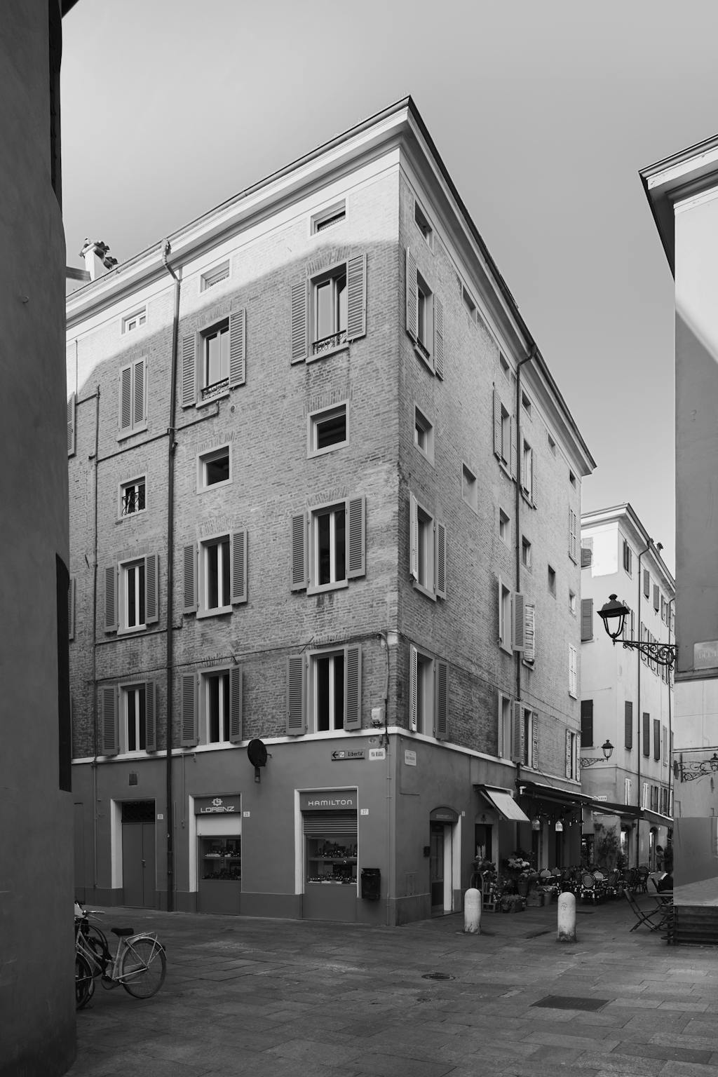 CASA MUTINA is gevestigd in een oud gebouw in Modena, Noord-Italië CASA MUTINA is gevestigd in een oud gebouw in Modena, Noord-Italië