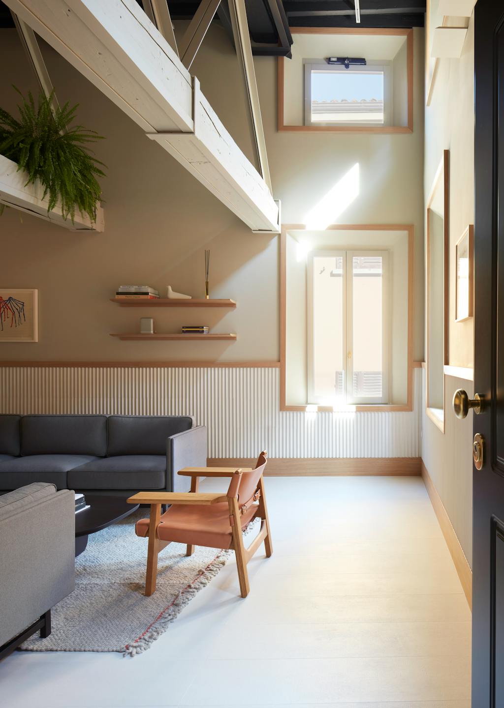 OEO studio moderne Scandinavische woonkamer met Japanse invloeden en børge mogensen stoel
