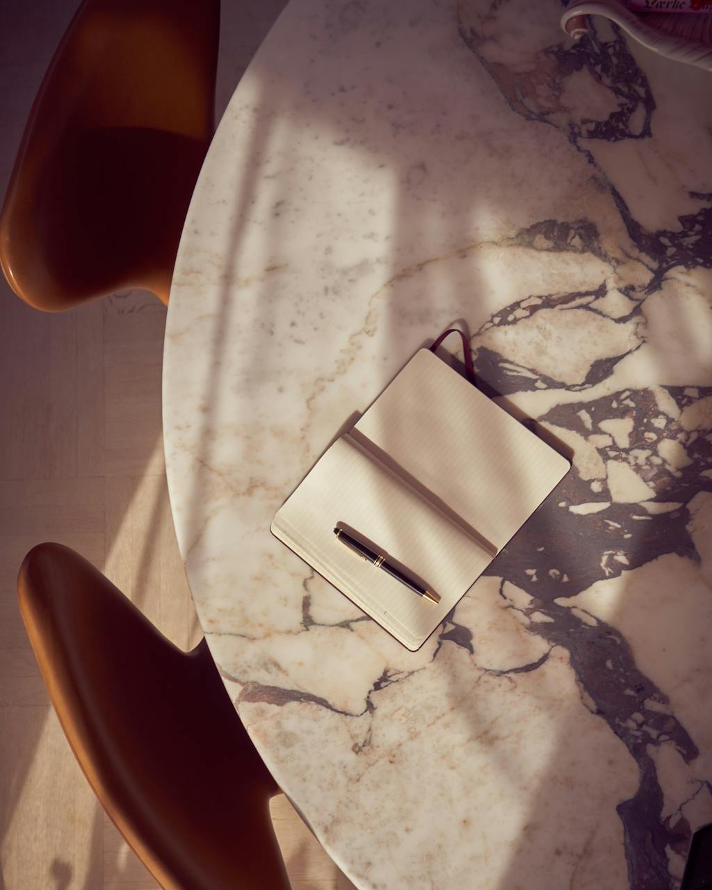 Spisebord i marmor fra MarmoMarmo