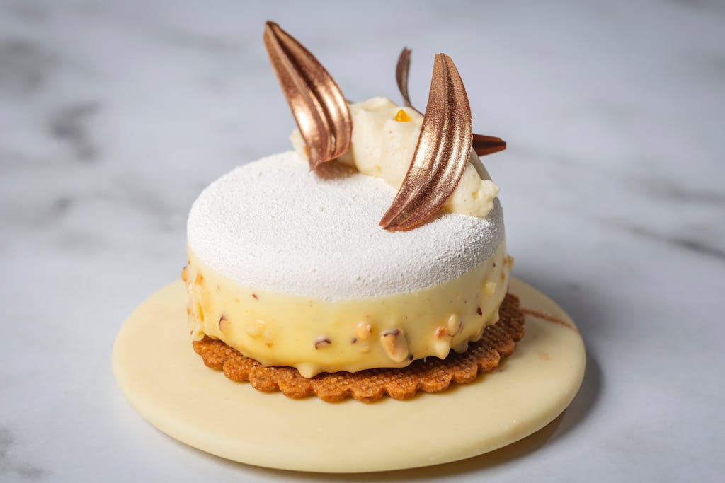 Årets Kage 2022: Japansk moussekage med æble, cremefrais og yuzu