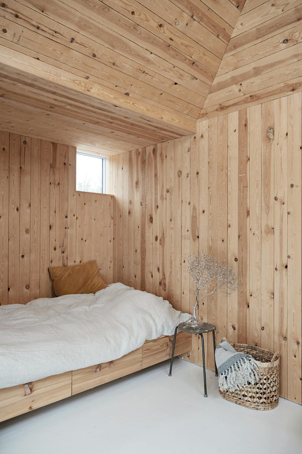 DIT HUISJE IS LICHT en comfortabel – een soort miniversie van het hoofdgebouw