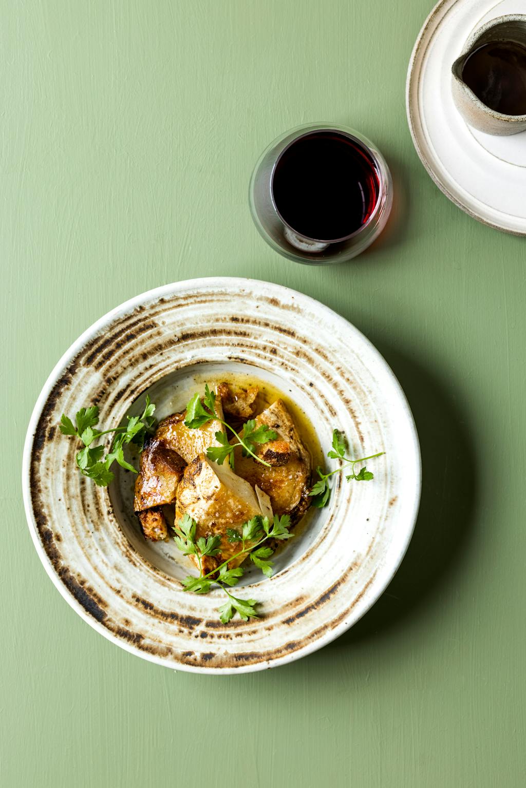 GEBAKKEN KNOLSELDERIJ MET BEURRE NOISETTE EN KNAPPERIGE CROUTONS