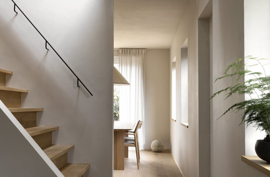 Trappe med kig til spisestue