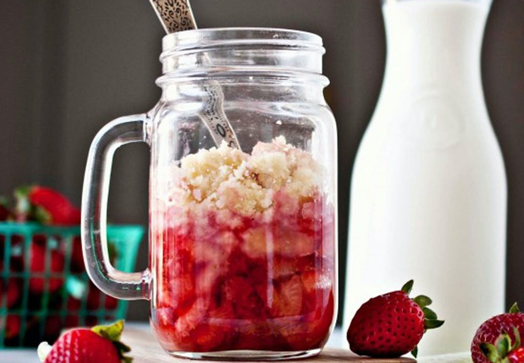 Enkel dessert på 5 minutter: nydelig jordbærkake