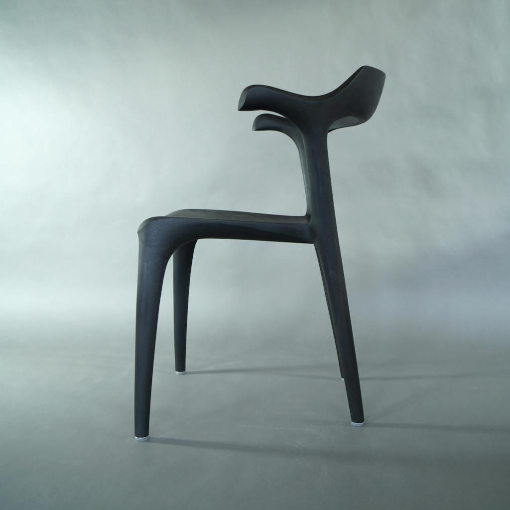 sculpturale en abstracte meubels in organische vormen door Morten Stenbæk