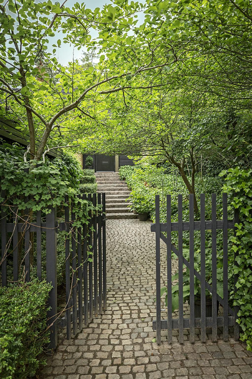 Enkel indgang til grønt haveparadis