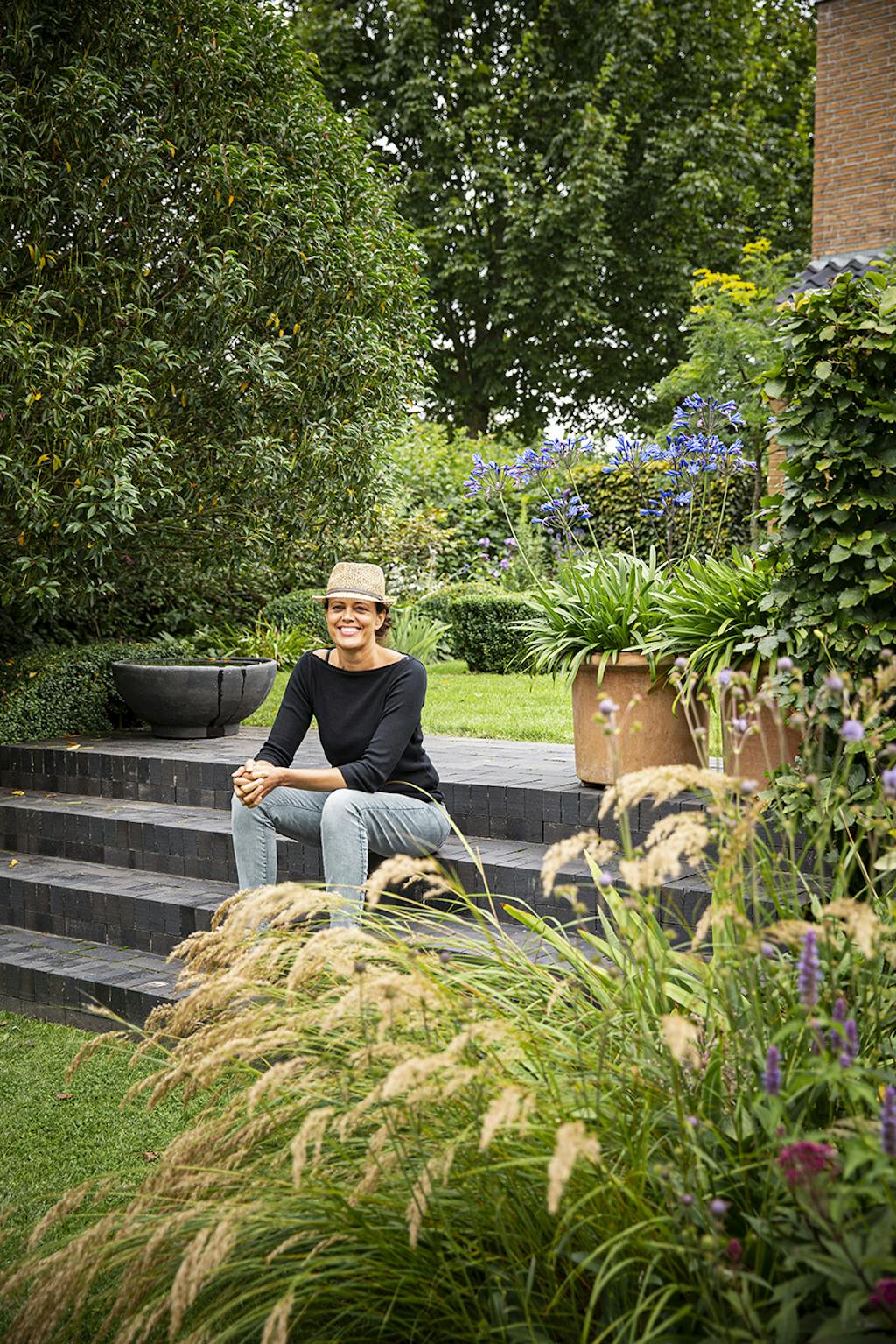 Trappe anlagt af mørke tegl Trappe anlagt af mørke tegl