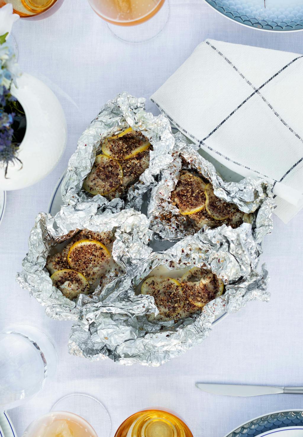 Grillet torsk en papillote med sitron og dukkah Grillet torsk en papillote med sitron og dukkah