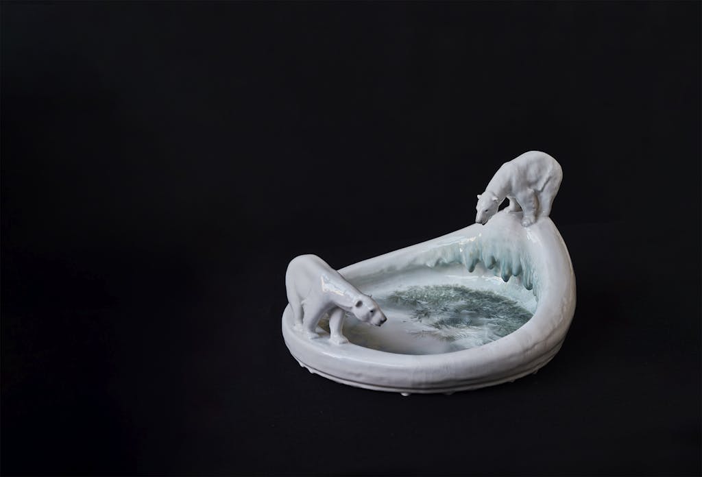 Fad med isbjørne, Den Kongelige Porcelænsfabrik Fad med isbjørne, Den Kongelige Porcelænsfabrik