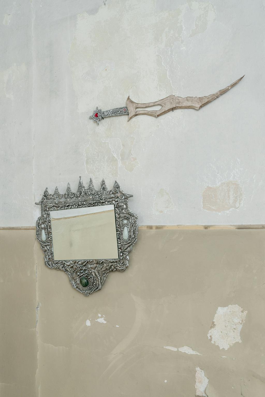 THE BEAUMAINS BLADE SCULPTURE THE BEAUMAINS BLADE SCULPTURE