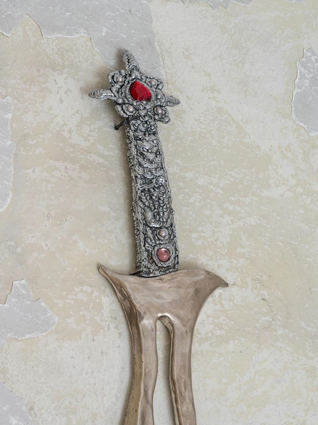 THE BEAUMAINS BLADE SCULPTURE THE BEAUMAINS BLADE SCULPTURE