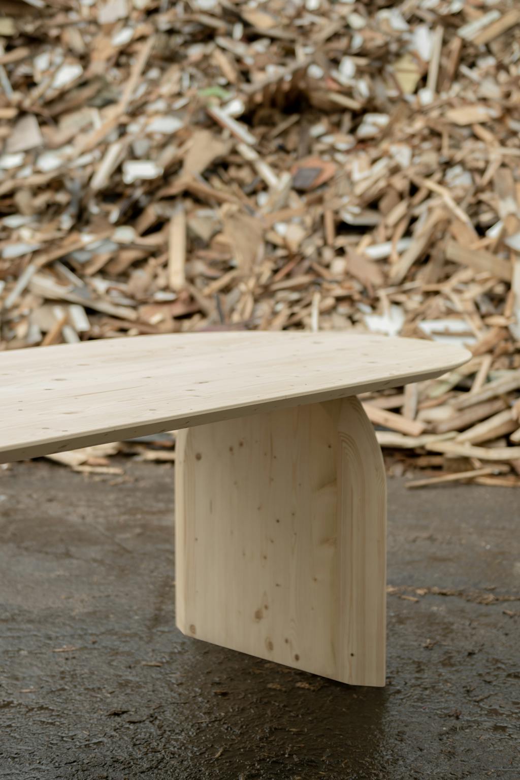 Limited edition tafel van afvalhout