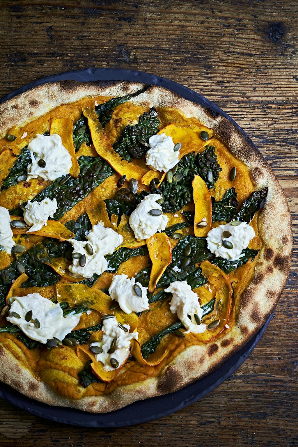 Opskrift på sprød vegetar pizza