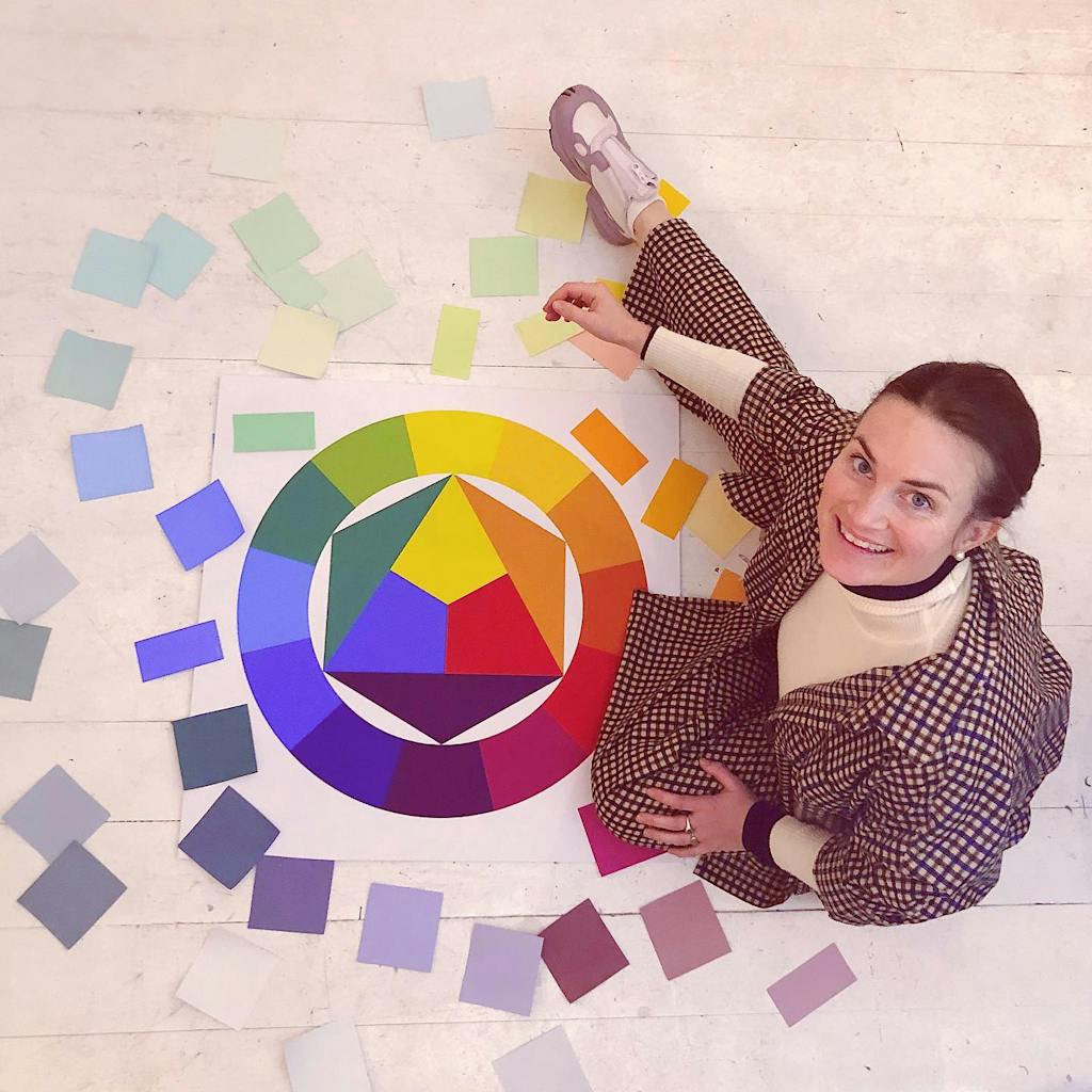 Indretning med udgangspunkt i farvecirklen Indretning med udgangspunkt i farvecirklen