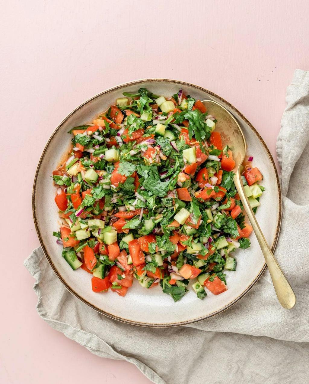 Frisk tomatsalat med persille