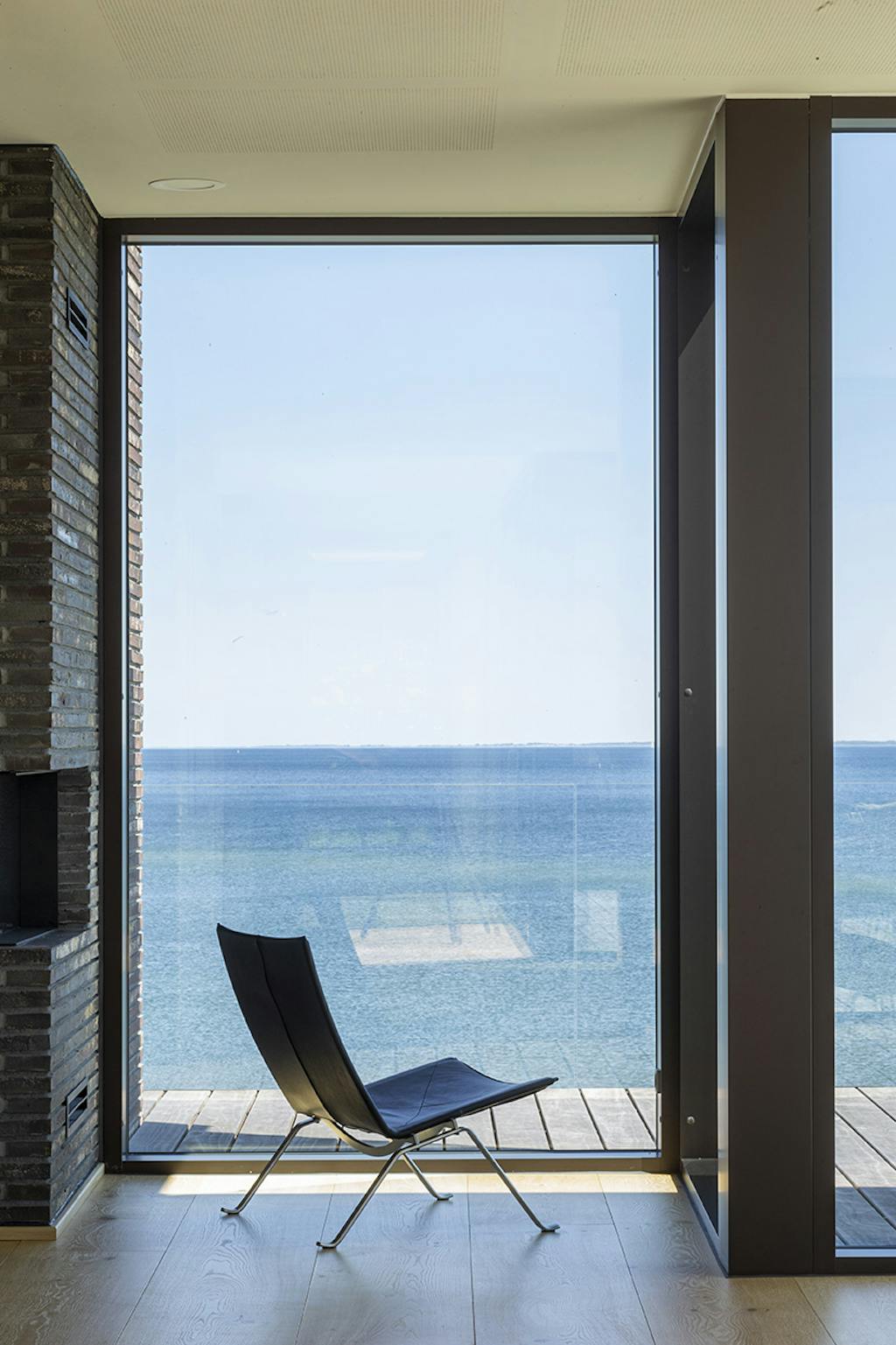 Hus med store glaspartier