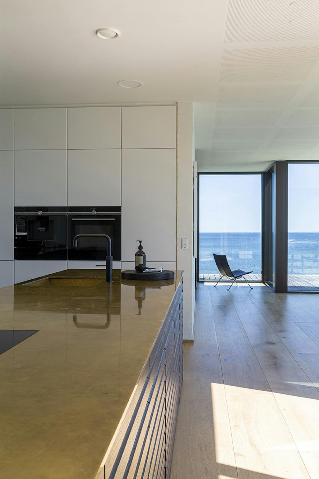 Moderne køkken med havkig