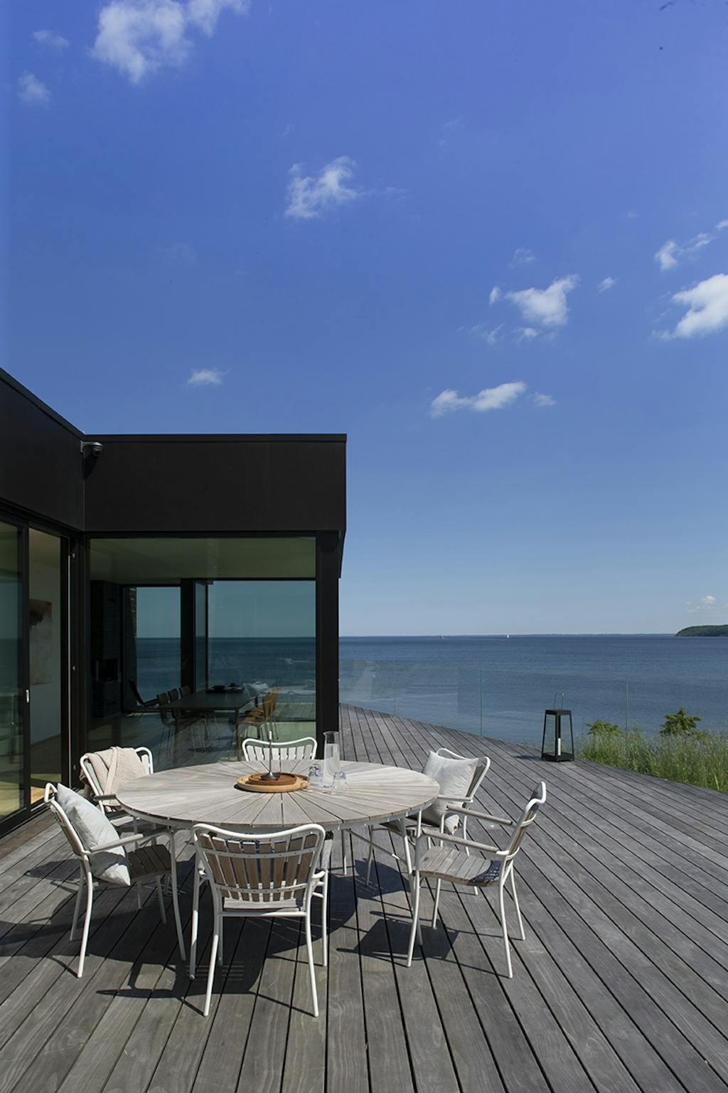 Havemøbler med rundt terrasse bord