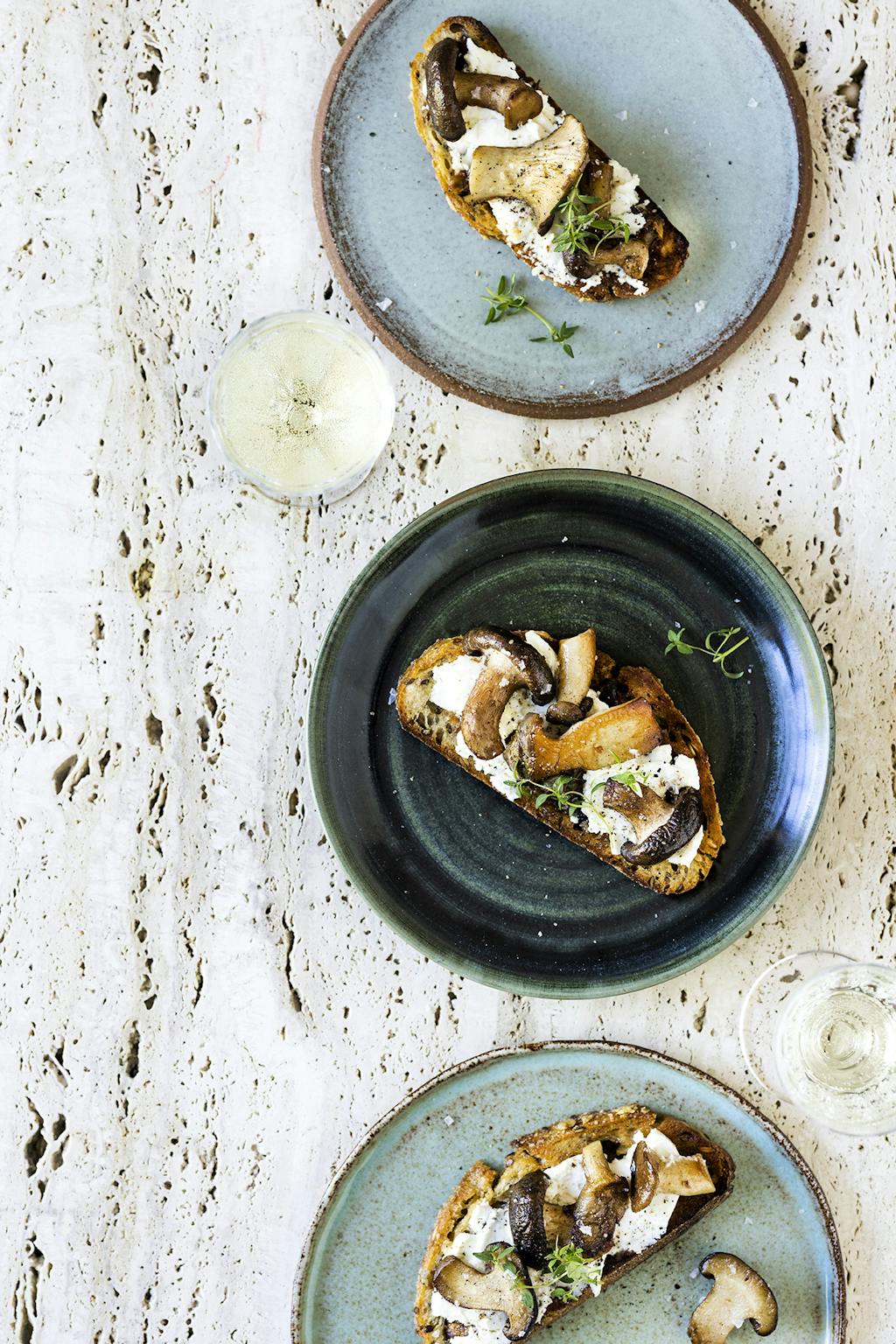 Toast med svampe og gedeost