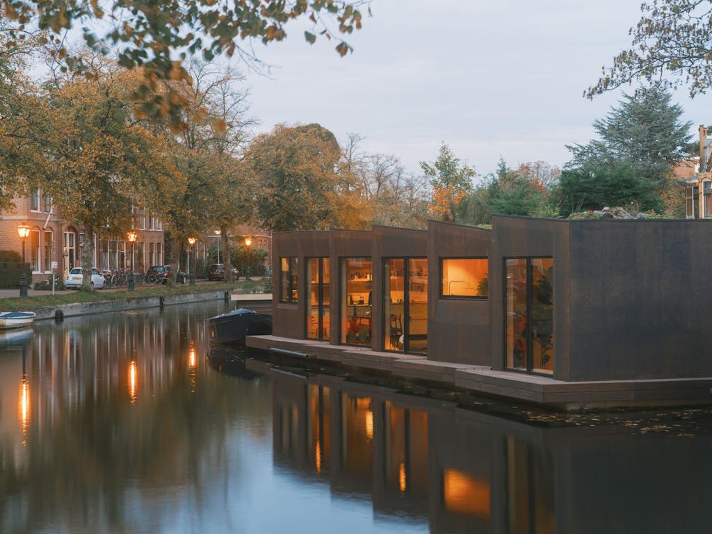 Duurzaam drijvend huis Leiden