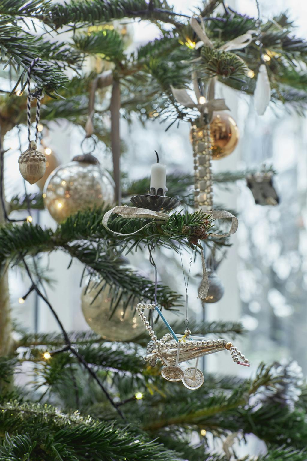 Lars.Christmas7 Juletræspynt i enkle og simple farver