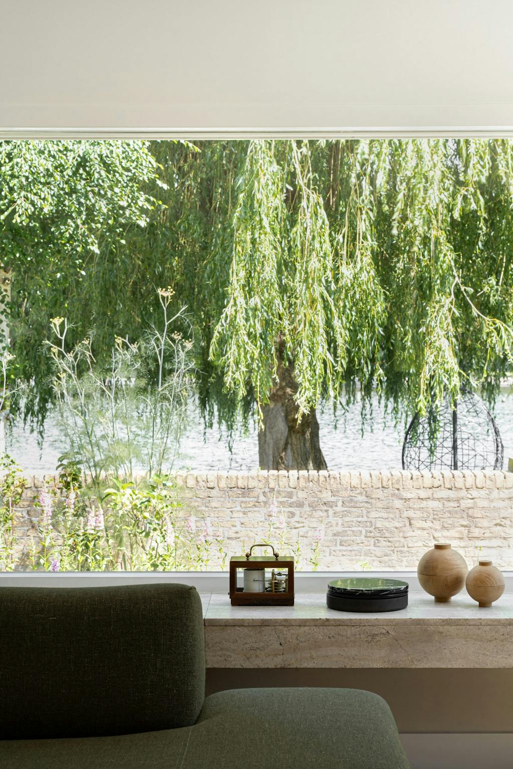 Dagelijks schouwspel van licht op het water