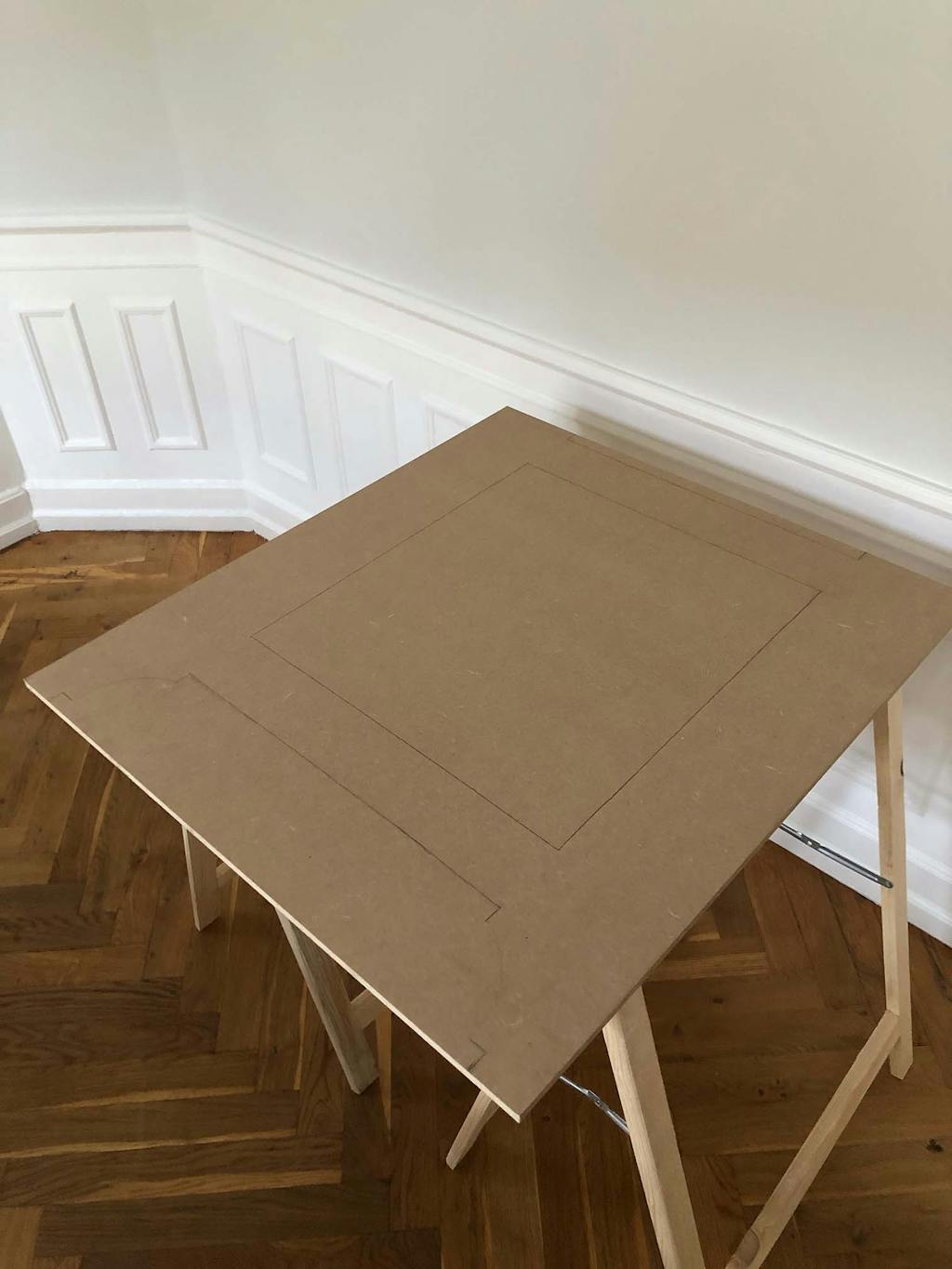 DIY radiatorskjuler med pyntelister og flet DIY radiatorskjuler med pyntelister og flet