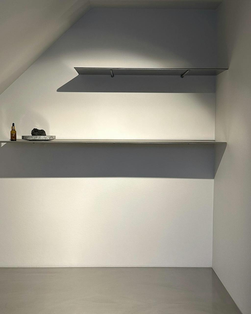 Svævehylder i stål fra SelfDesign