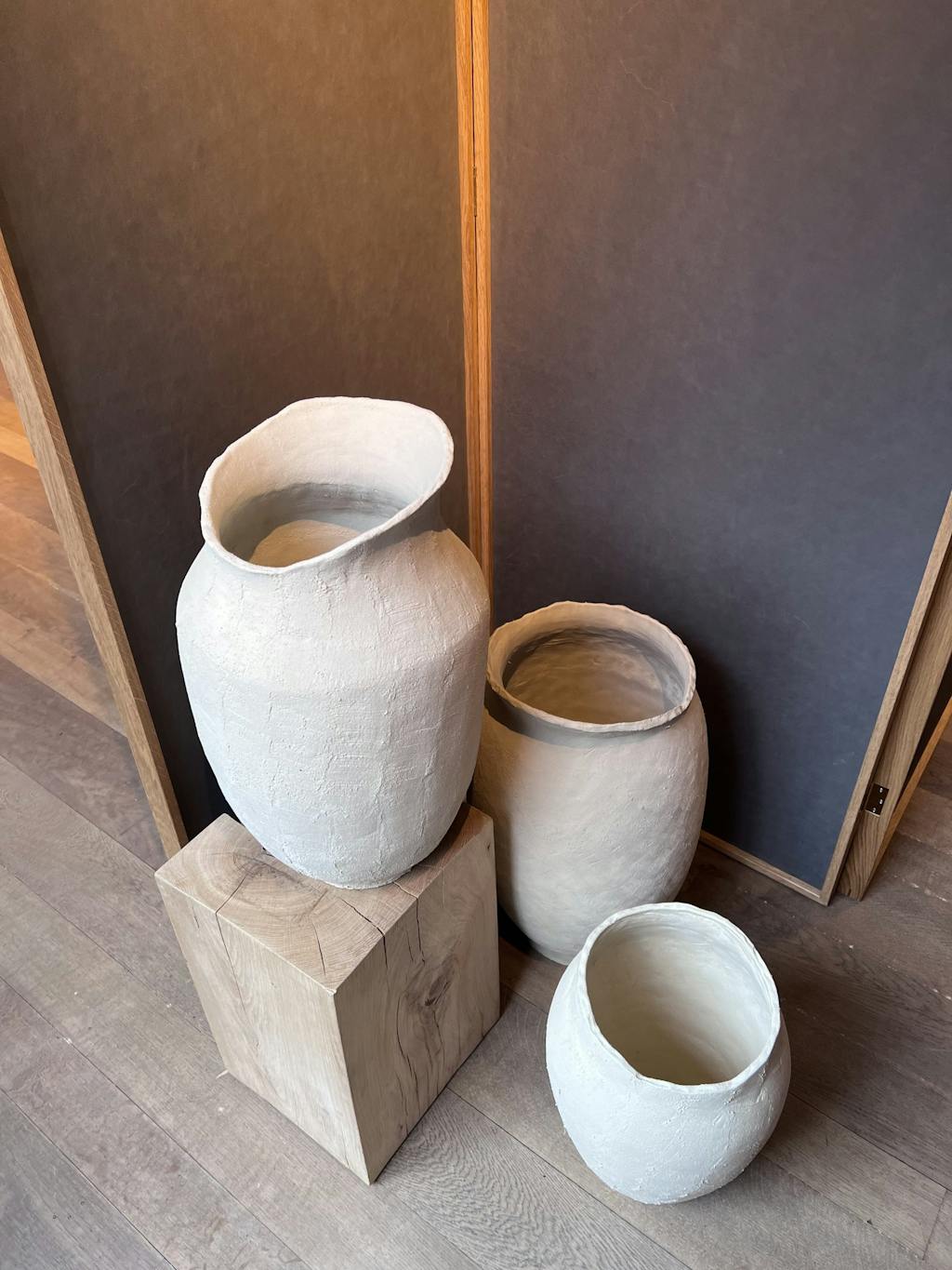 Keramik udstillet til Sørensen Læder udstillingen