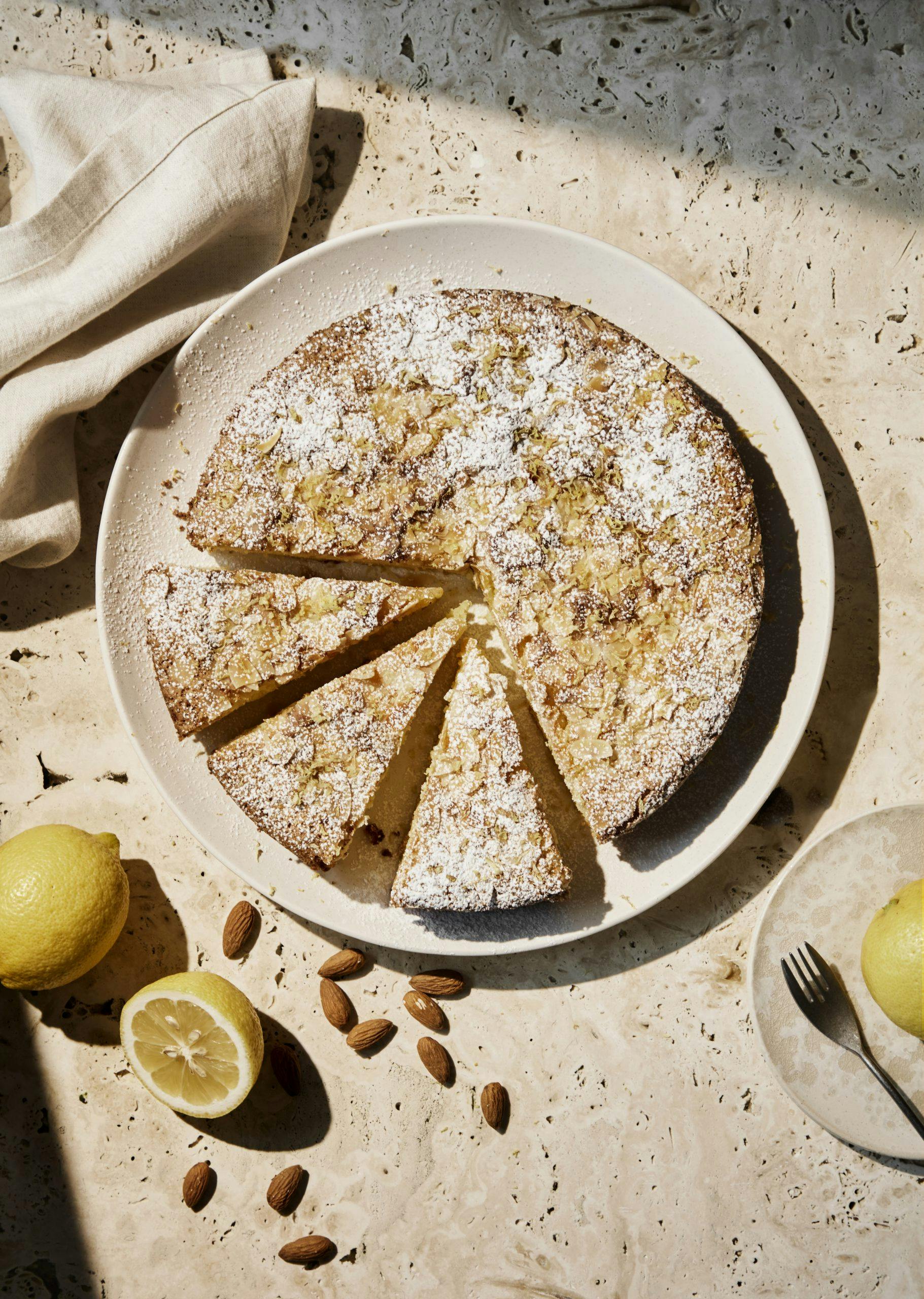 Citron-mandelkage med hvid chokolade | bobedre.dk