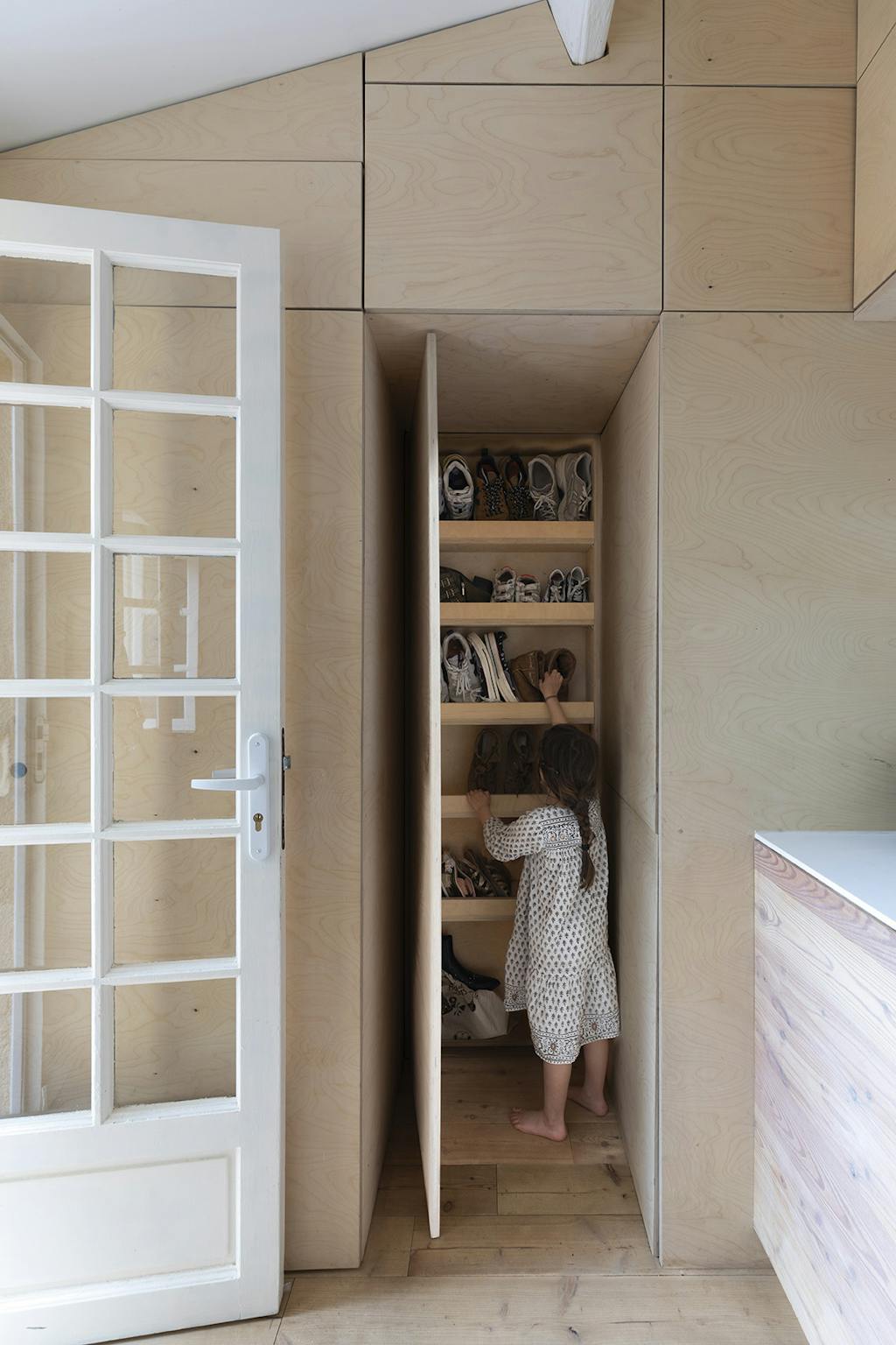 Skabe med masser af plads til familiens ting Skabe med masser af plads til familiens ting