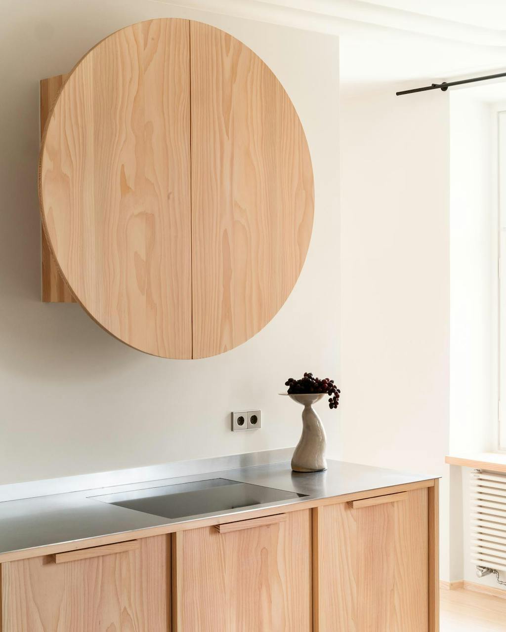 Rund emhætte i træ