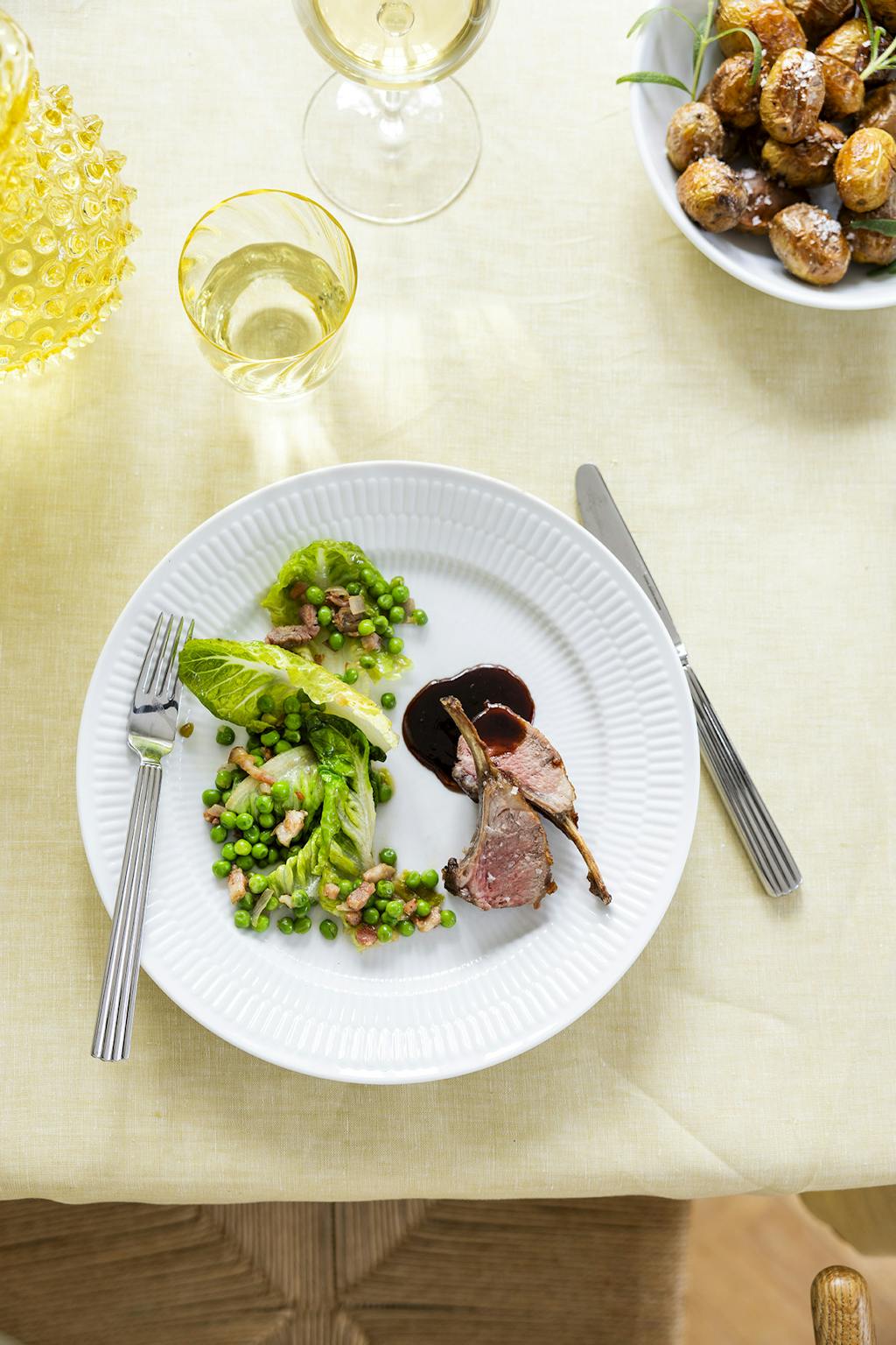 Lammekrone med saltbagte kartofler