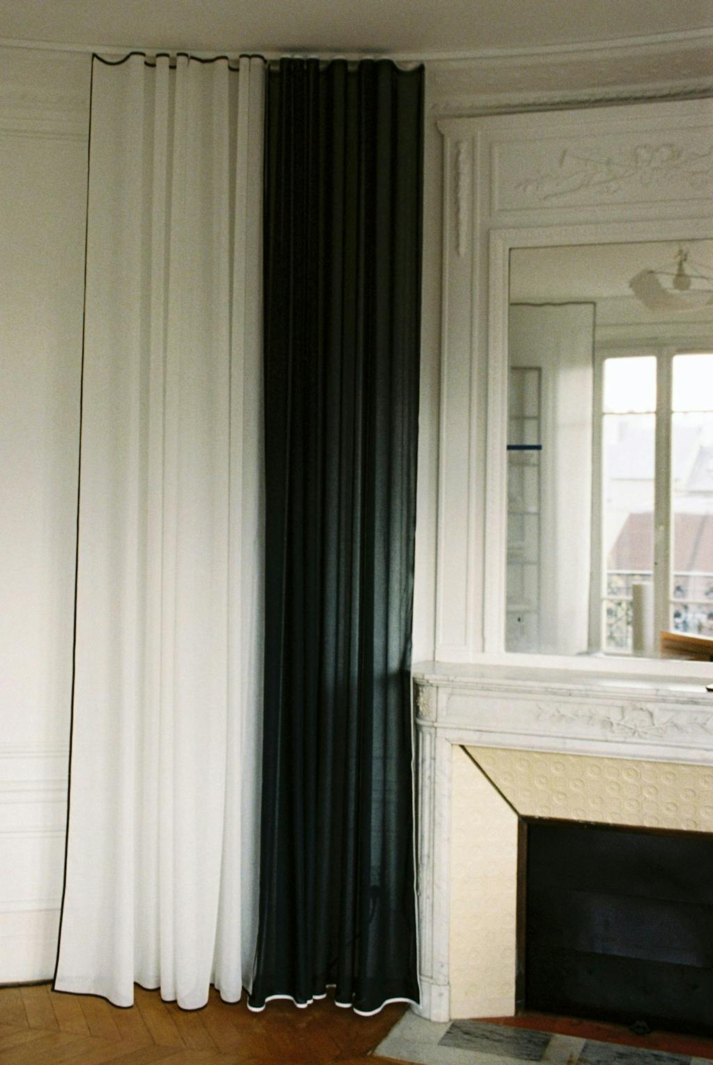 Gardiner med kontrastkant