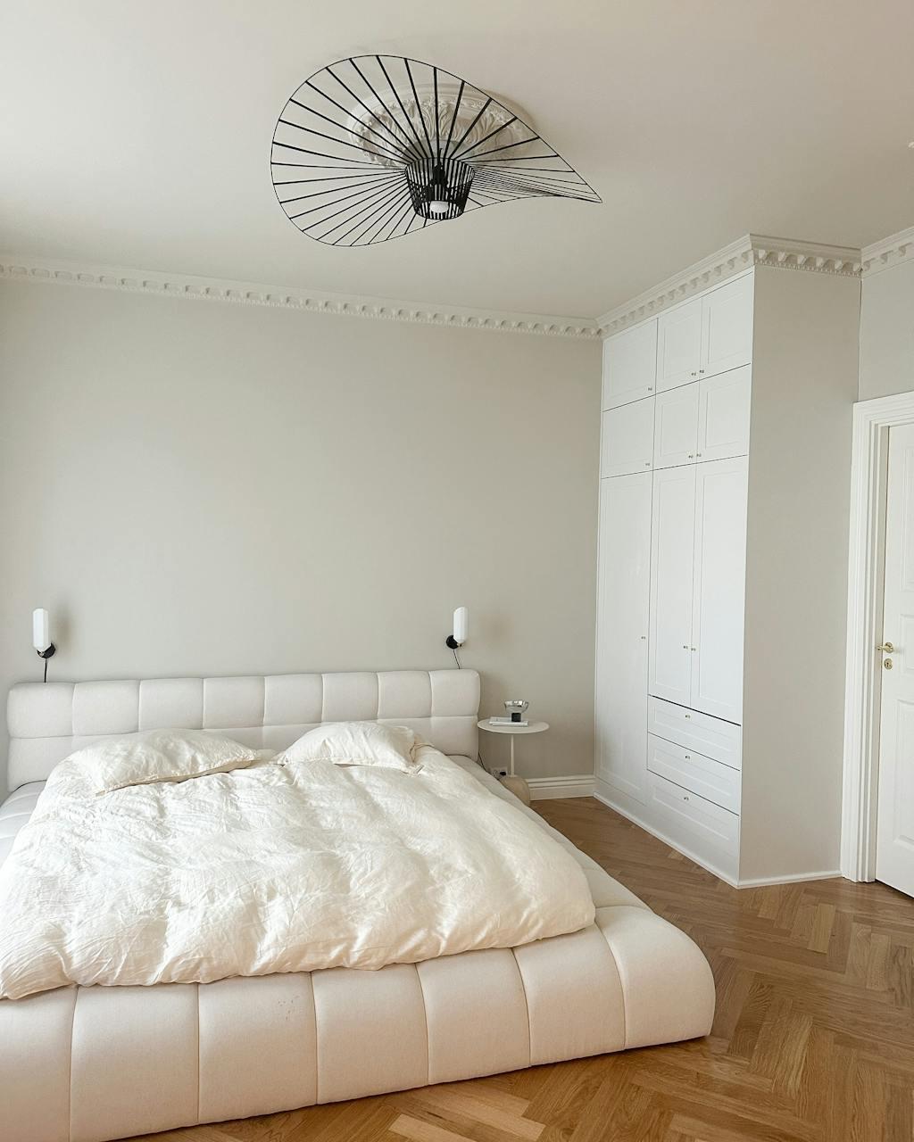 soveværelse med indbygget skab